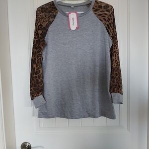 NEW GRAY TSHIRT W/ SHEER LEOPARD SLEEVES/B2B